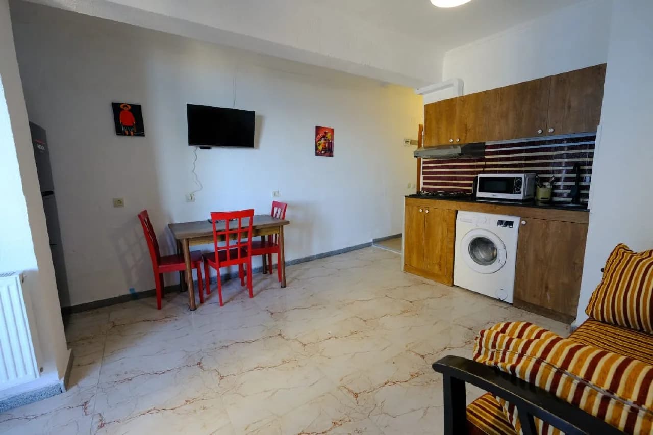 Квартира 1+1 в Батуми · Центр · 50 м² — Фото 1