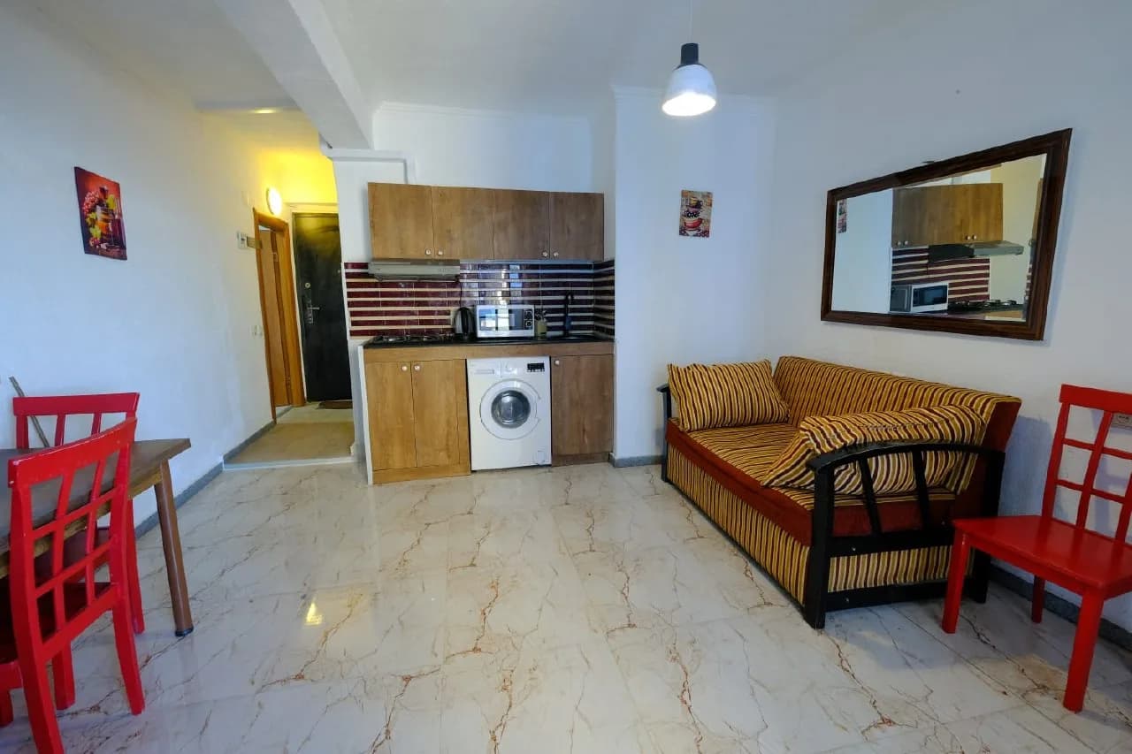Квартира 1+1 в Батуми · Центр · 50 м² — Фото 2