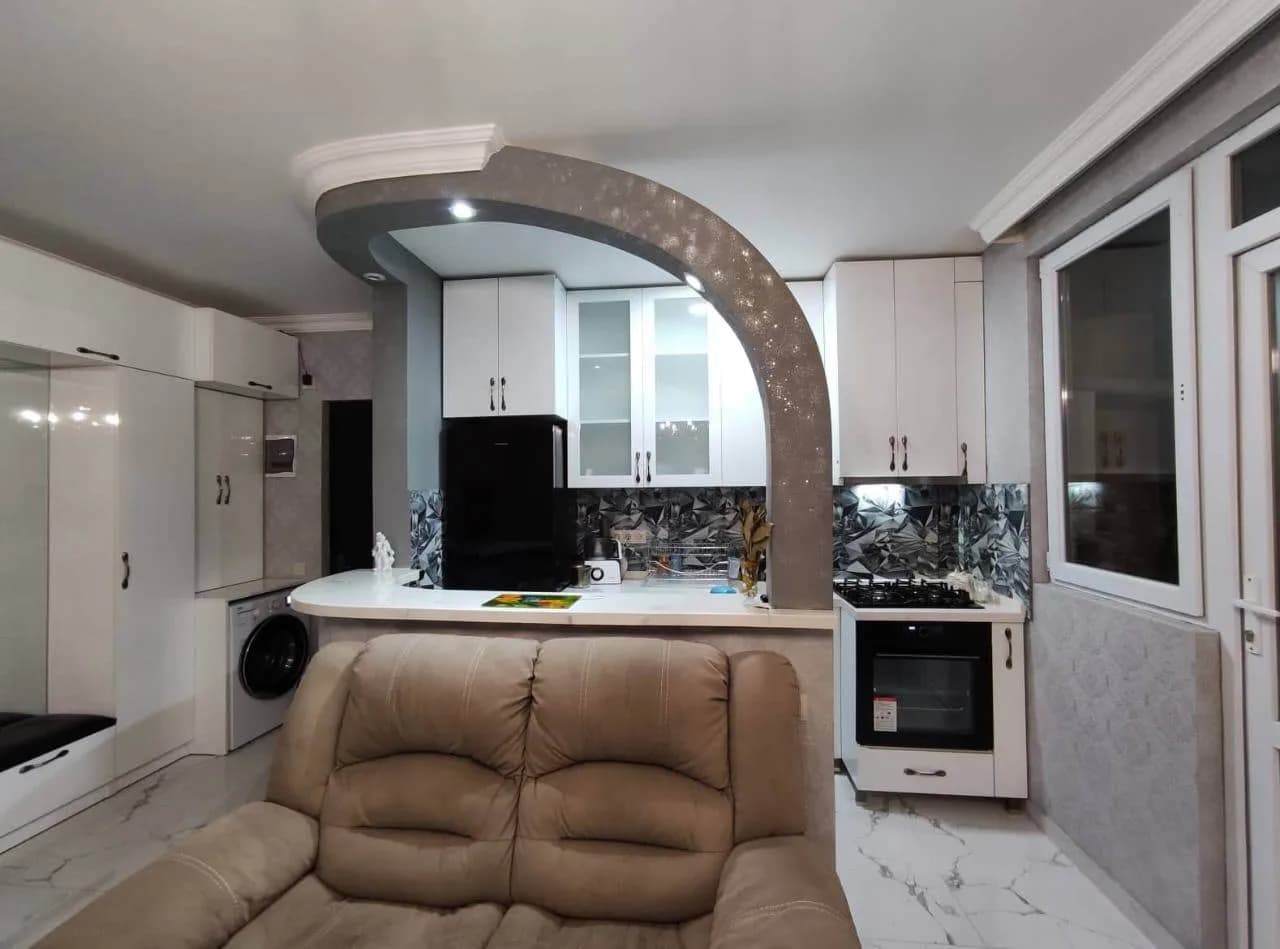 Квартира 3+1 в Батуми · 90 м² — Фото 1