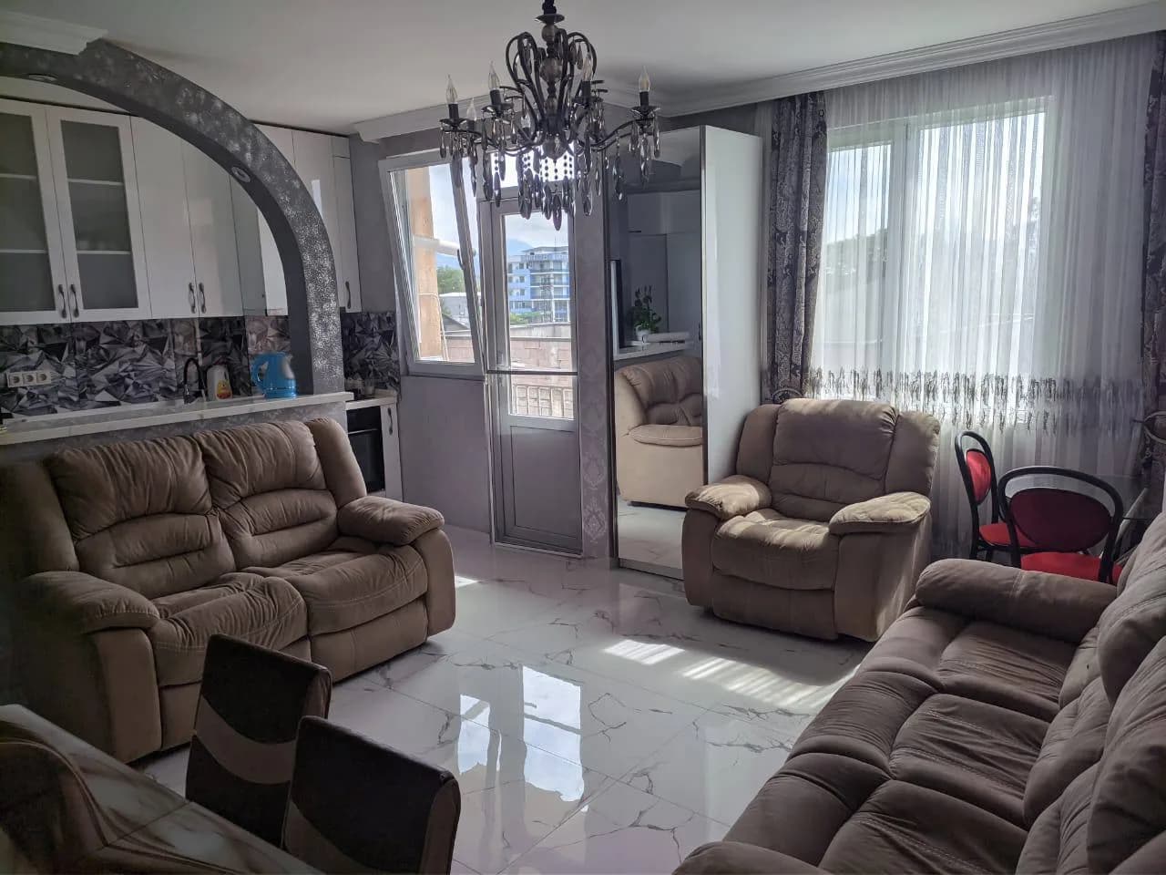 Квартира 3+1 в Батуми · 90 м² — Фото 3