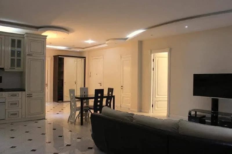 Квартира 3+1 в Батуми · Центр · 130 м² — Фото 4