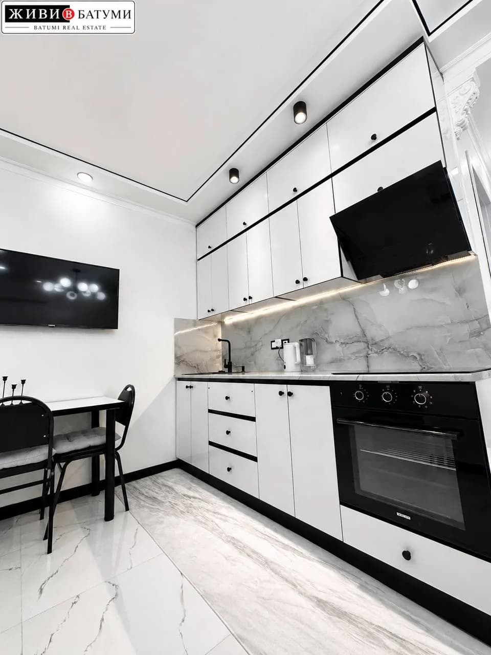 Квартира 1+1 в Батуми · Центр · 40 м² — Фото 3