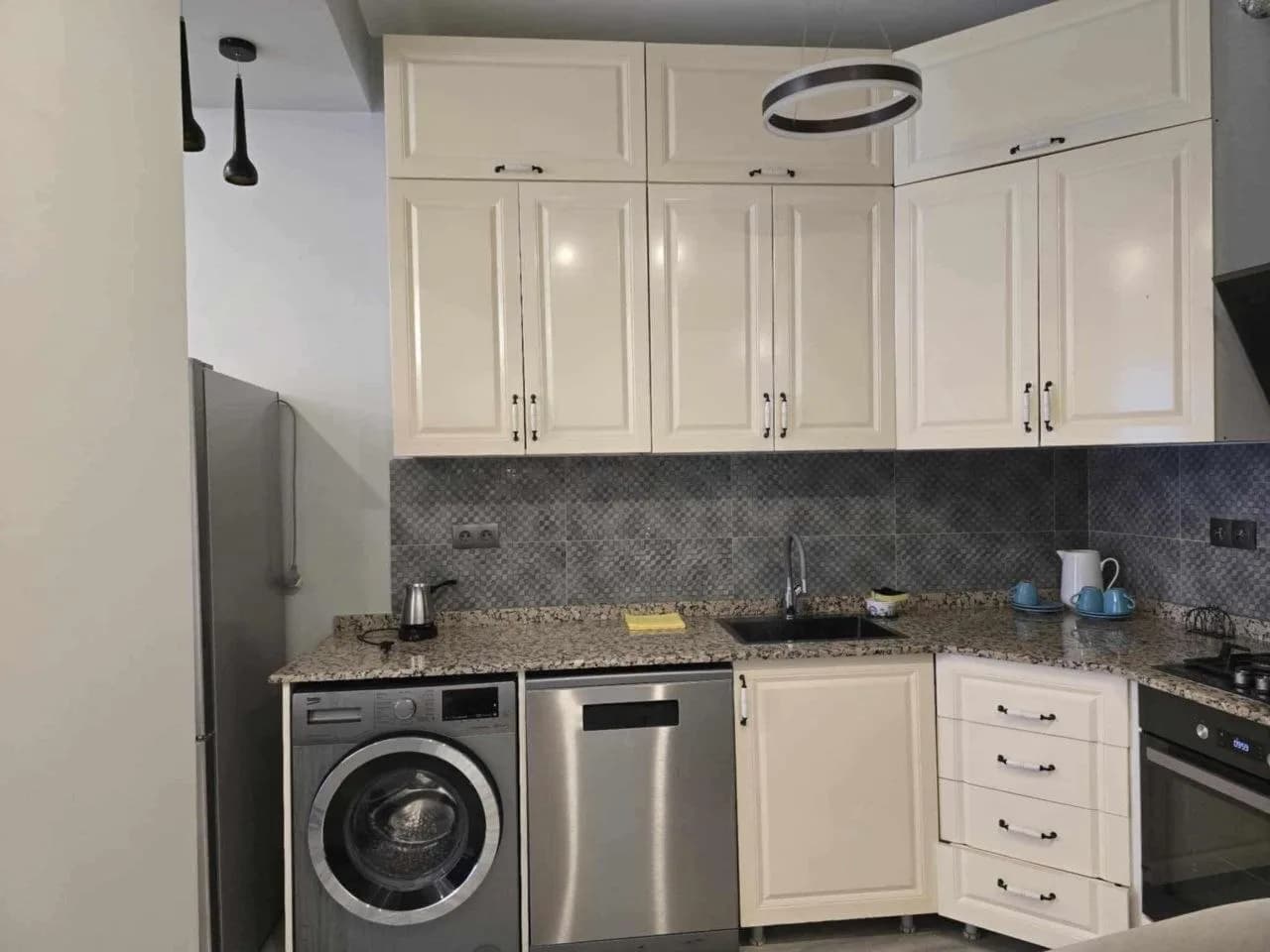 Квартира 2+1 в Батуми · Центр · 86 м² — Фото 3