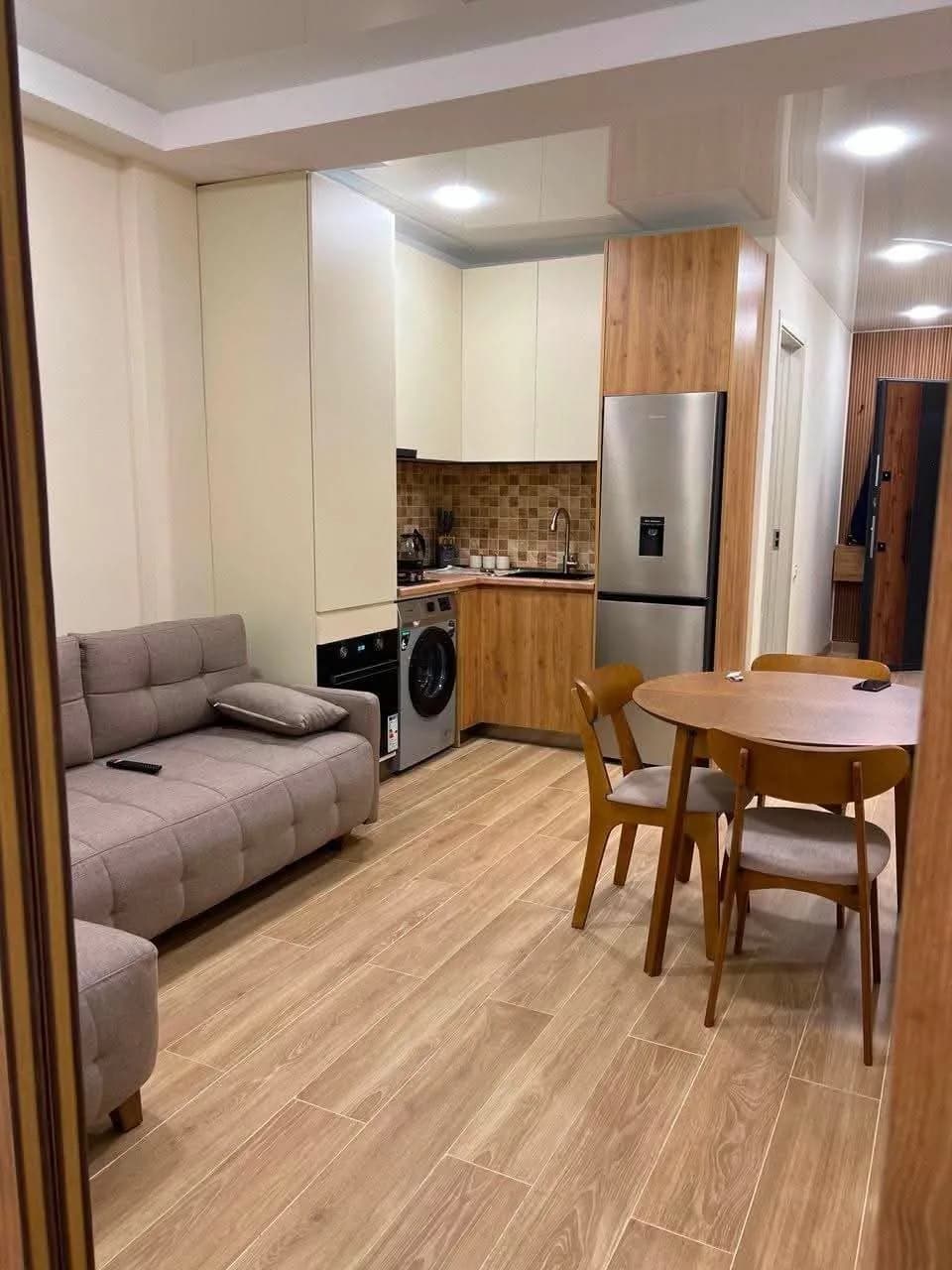 Квартира 1+1 в Батуми · Центр · 45 м² — Фото 1