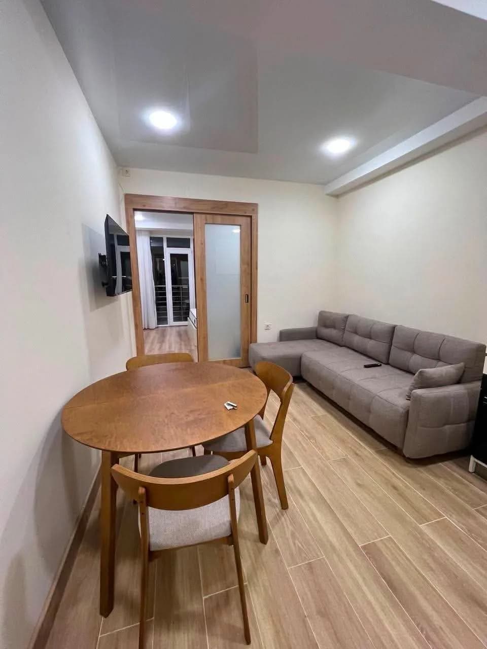 Квартира 1+1 в Батуми · Центр · 45 м² — Фото 2