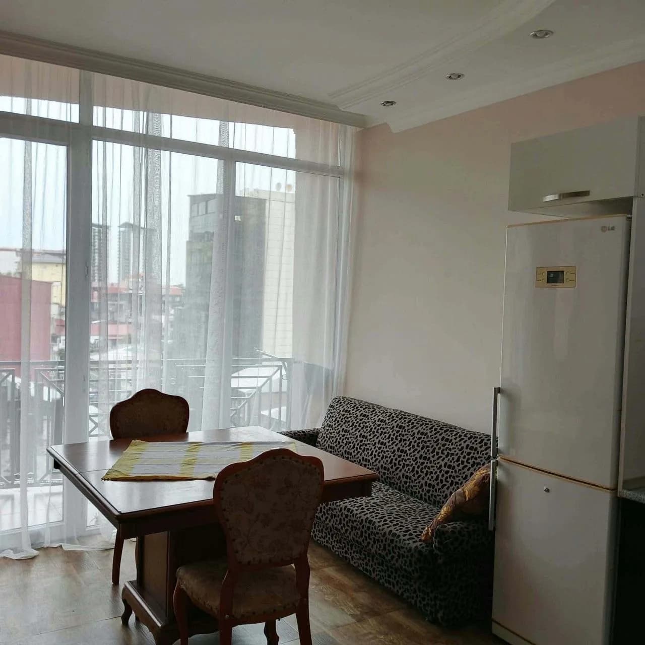 Квартира 1+1 в Батуми · Центр · 50 м² — Фото 2