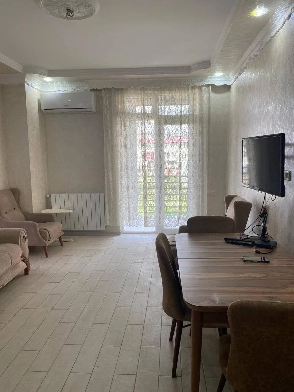 Квартира 1+1 в Батуми · Центр · 55 м² — Фото 2
