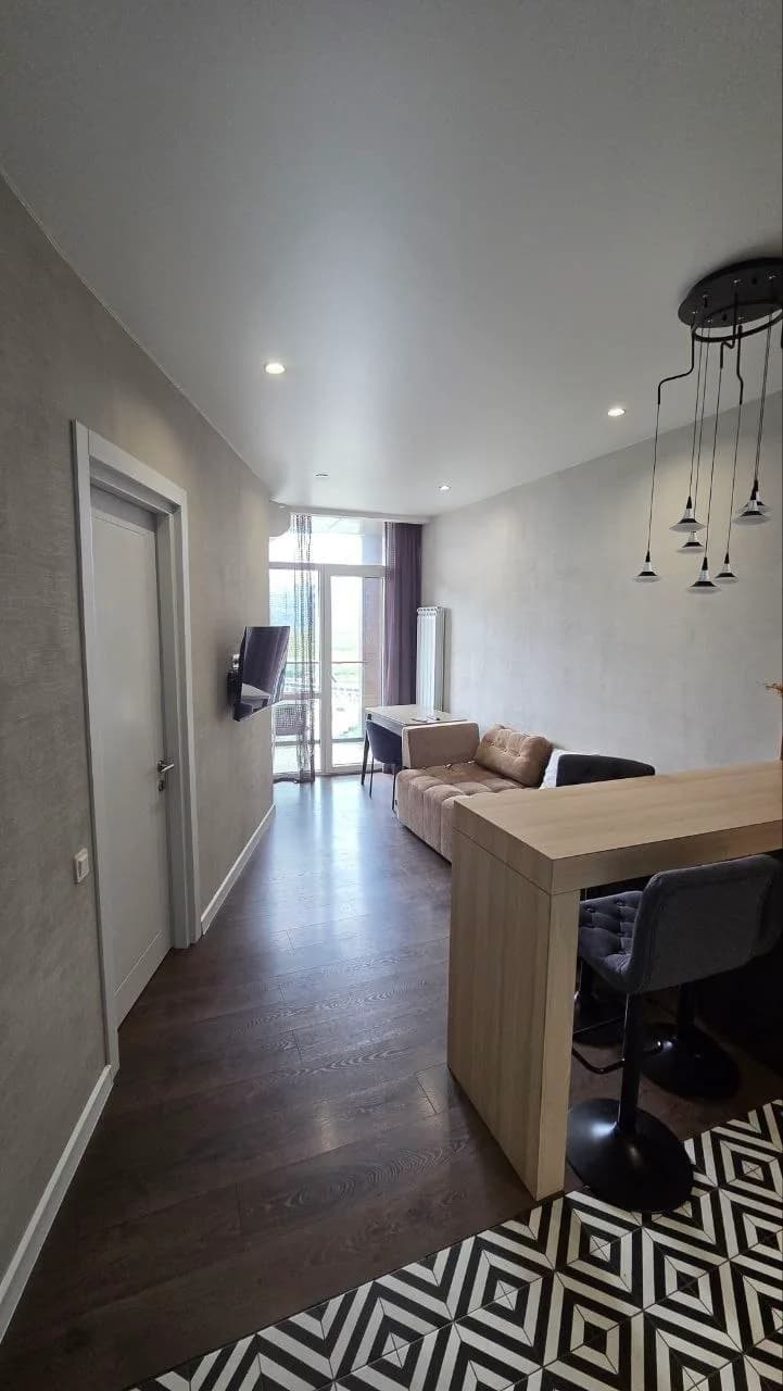 Квартира 1+1 в Батуми · Центр · 50 м² — Фото 1
