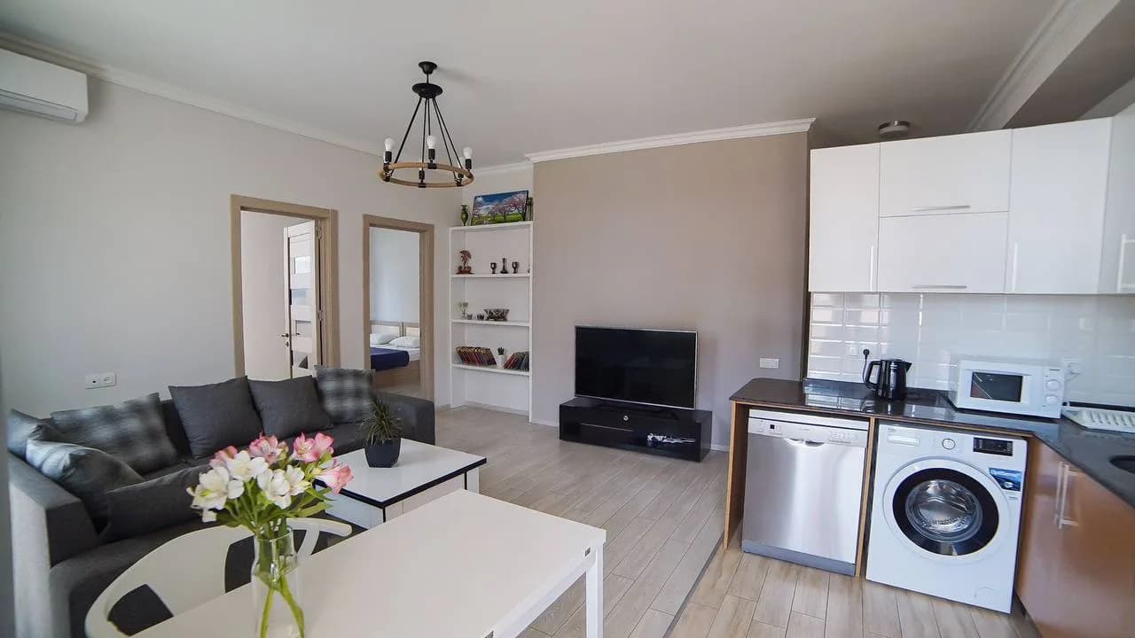Квартира 2+1 в Батуми · Центр · 90 м² — Фото 1