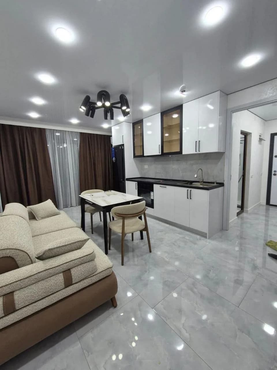 Квартира 2+1 в Батуми · Новый бульвар · 80 м² — Фото 1
