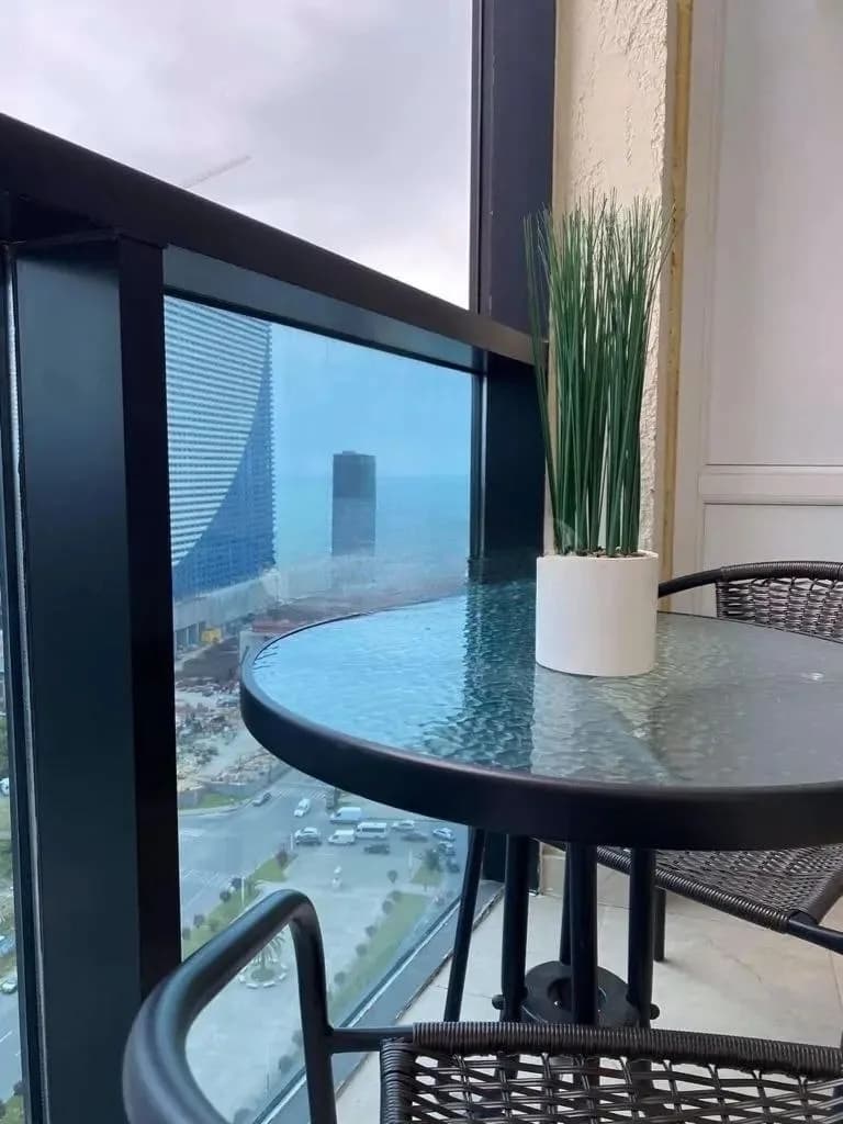 Квартира 1+1 в Батуми · Центр · 50 м² — Фото 1