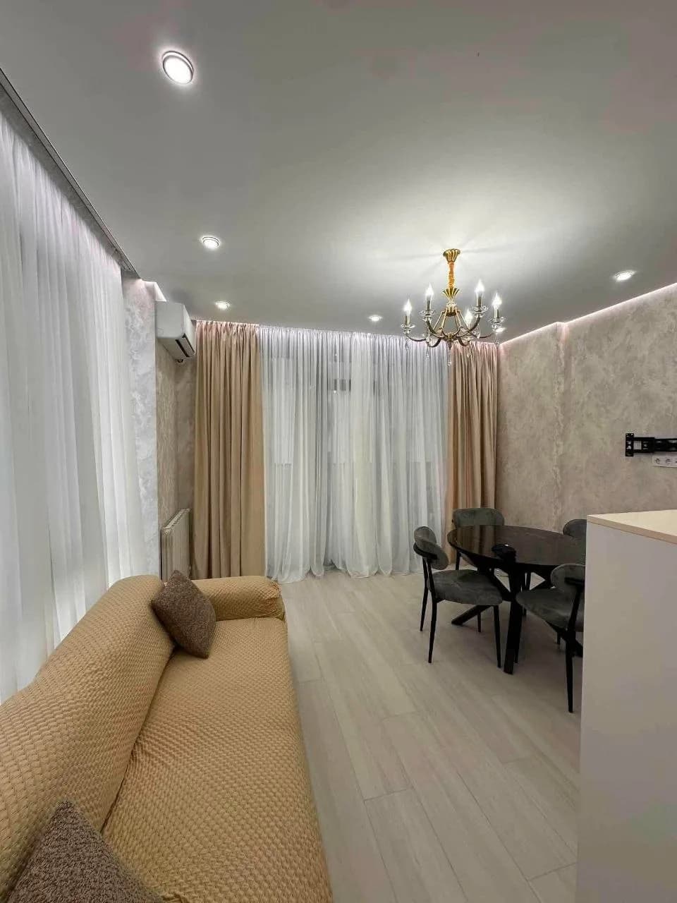 Квартира 1+1 в Батуми · Центр · 60 м² — Фото 2
