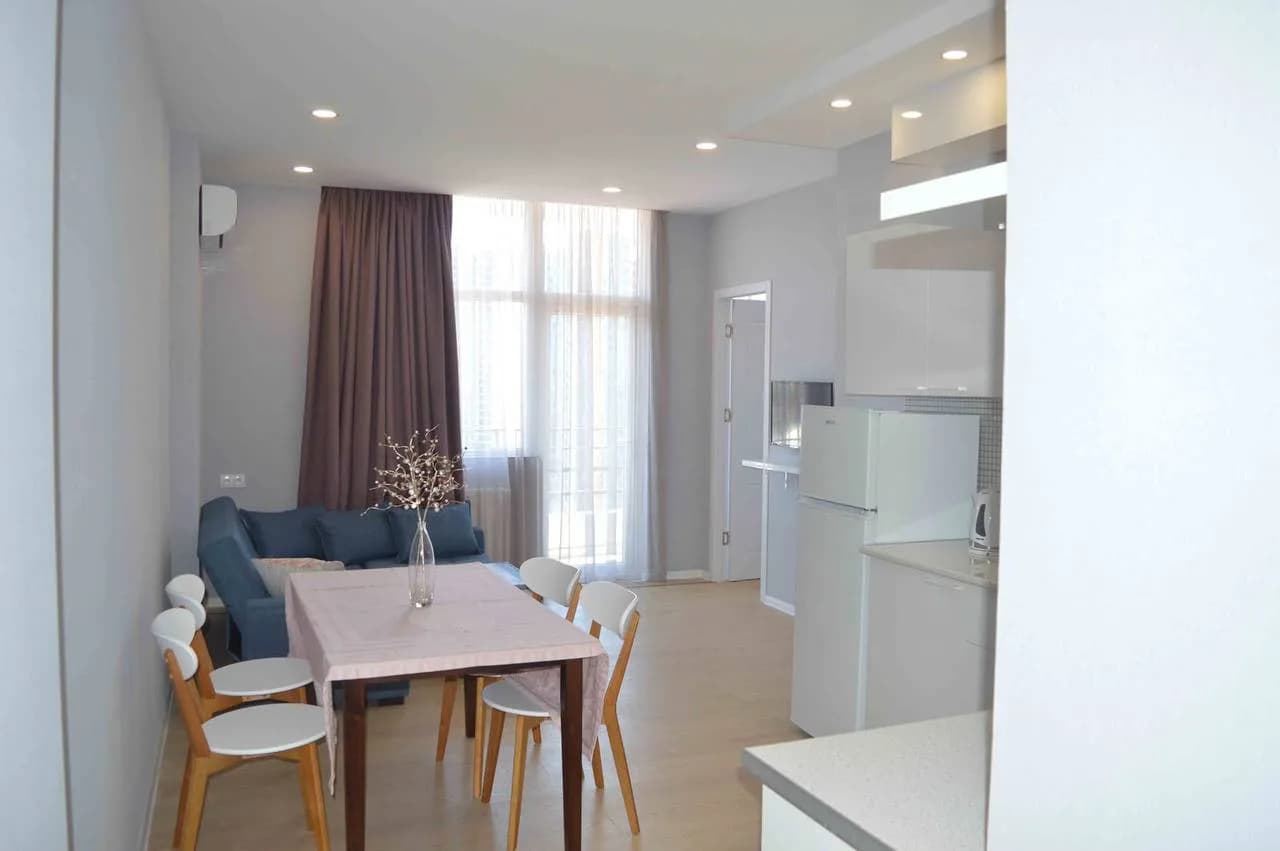 Квартира 1+1 в Батуми · Центр · 50 м² — Фото 1