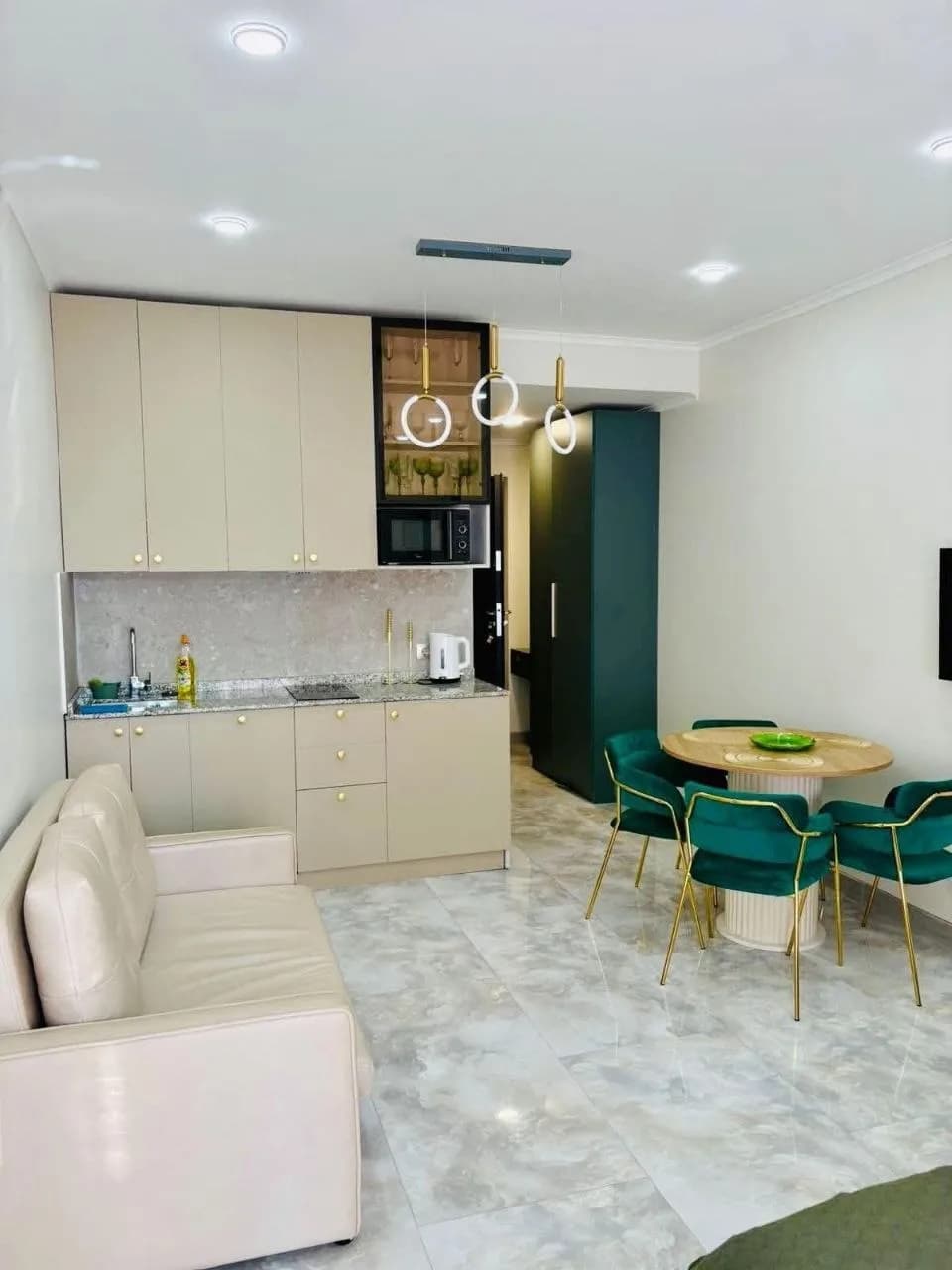 Студия в Батуми · 37 м² — Фото 3