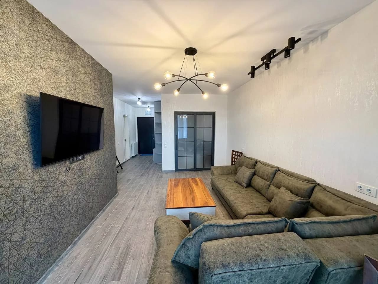 Квартира 2+1 в Батуми · Центр · 65 м² — Фото 2