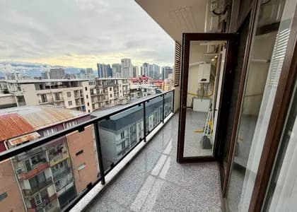 Квартира 2+1 в Батуми · Центр · 65 м²