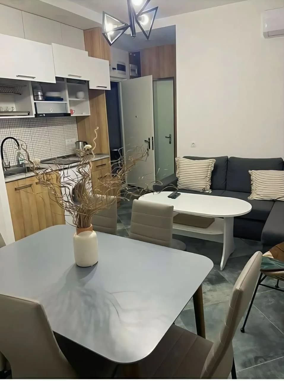 Квартира 1+1 в Батуми · Центр · 45 м² — Фото 2