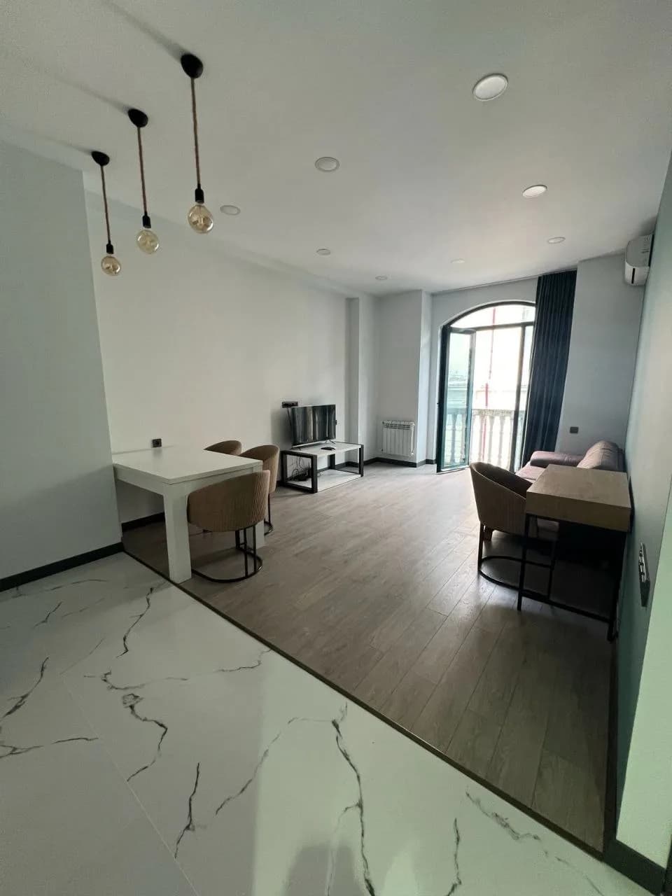 Квартира 2+1 в Батуми · Центр · 80 м² — Фото 1