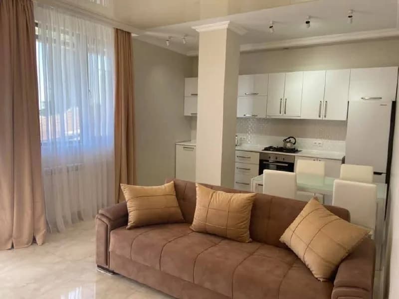 Квартира 2+1 в Батуми · Центр · 70 м² — Фото 1