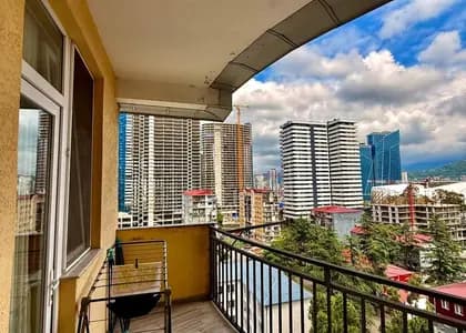 Квартира 3+1 в Батуми · Центр · 140 м²