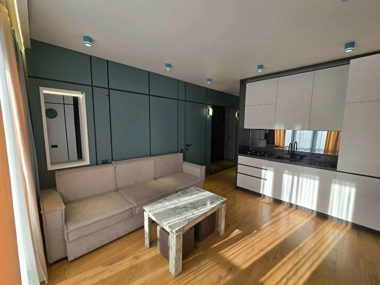 Квартира 1+1 в Батуми · Центр · 45 м² — Фото 2