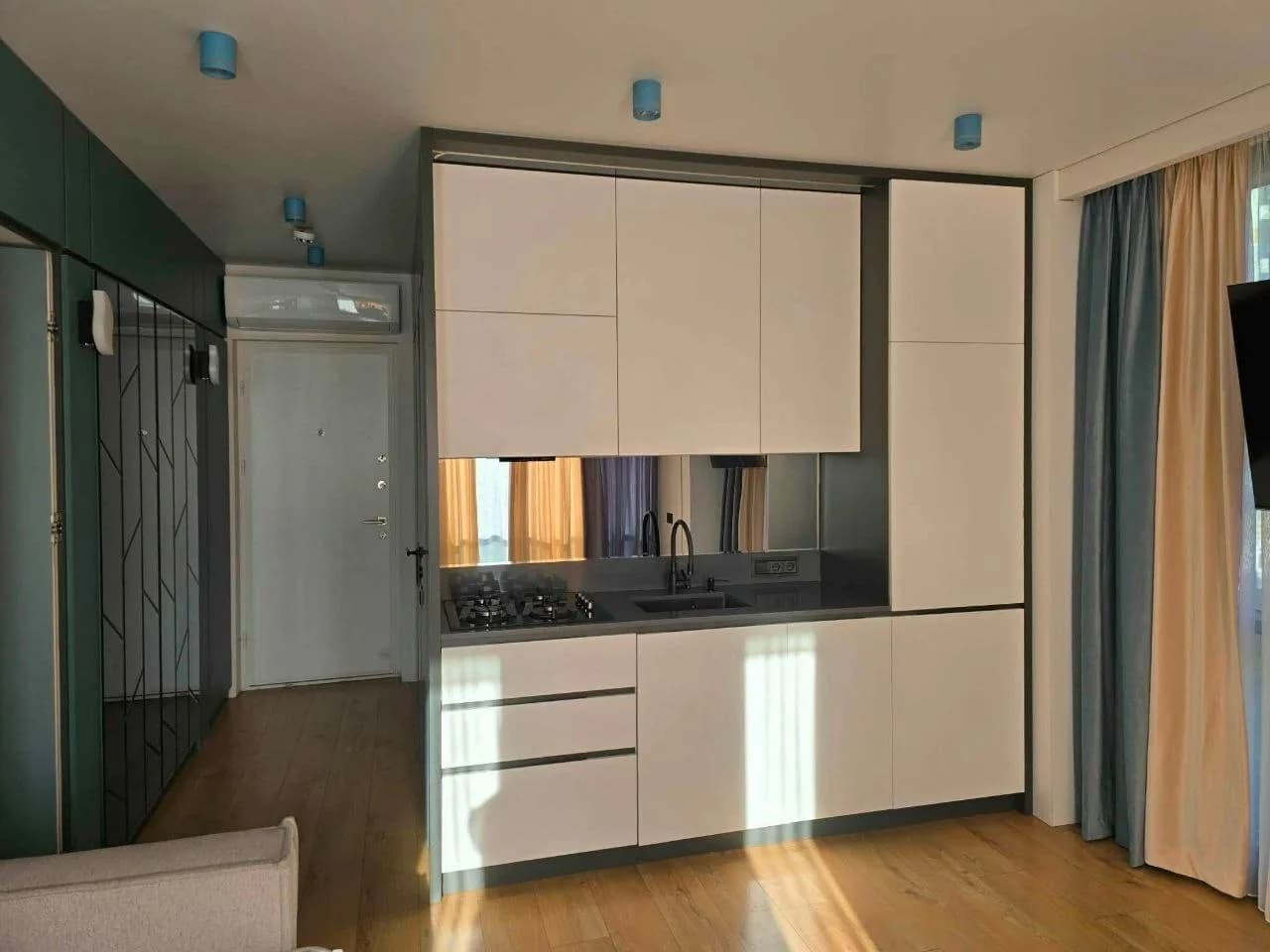 Квартира 1+1 в Батуми · Центр · 45 м² — Фото 3