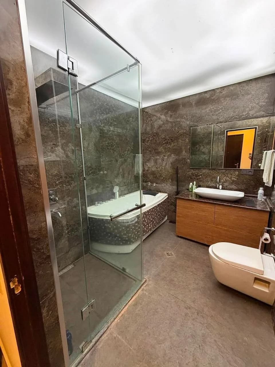 Квартира 1+1 в Батуми · 65 м² — Фото 6