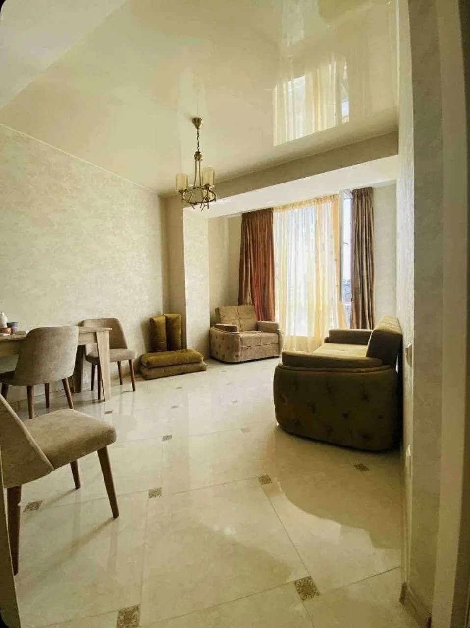 Квартира 1+1 в Батуми · Центр · 50 м² — Фото 1