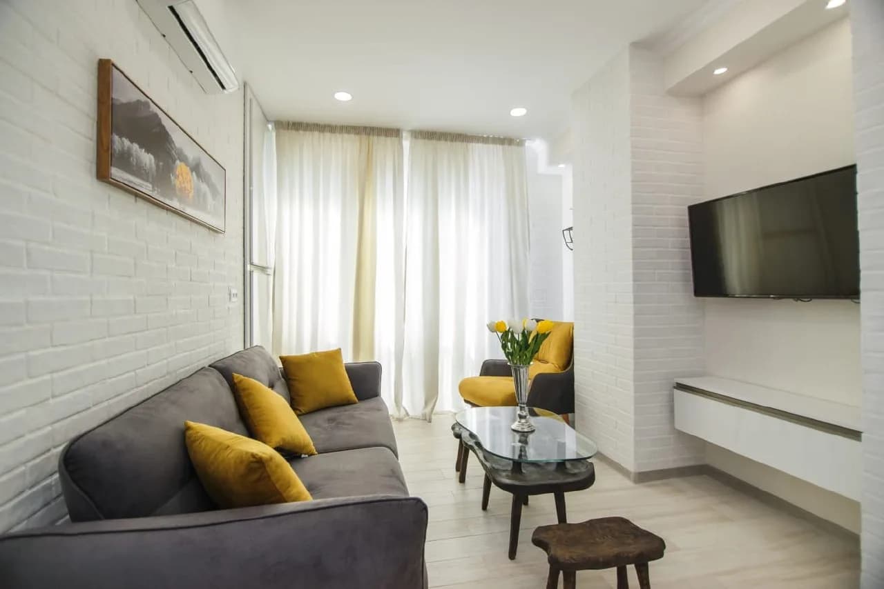 Квартира 2+1 в Батуми · Центр · 75 м² — Фото 1