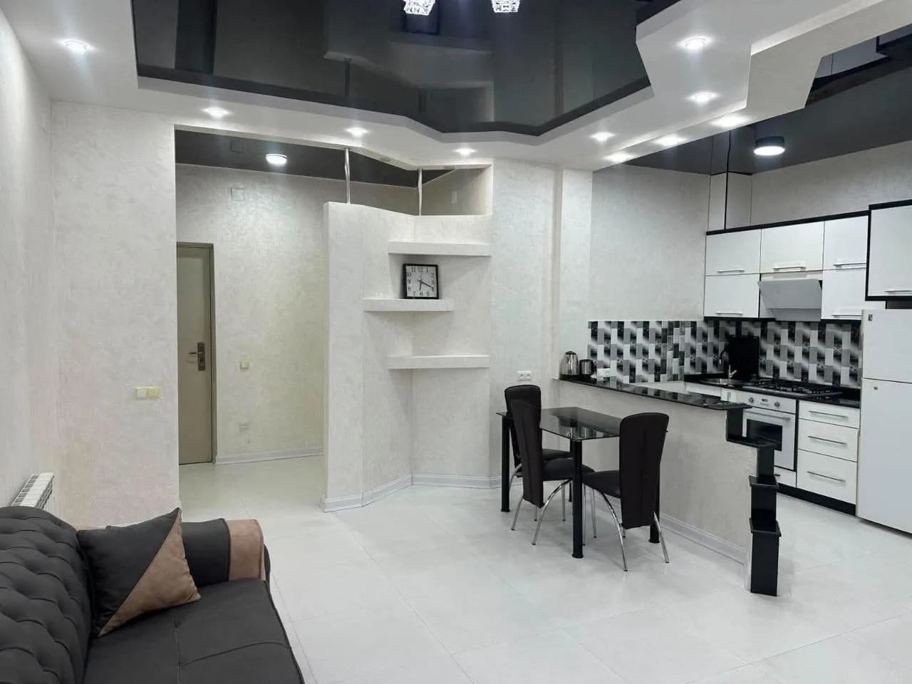 Квартира 1+1 в Батуми · Центр · 55 м² — Фото 2