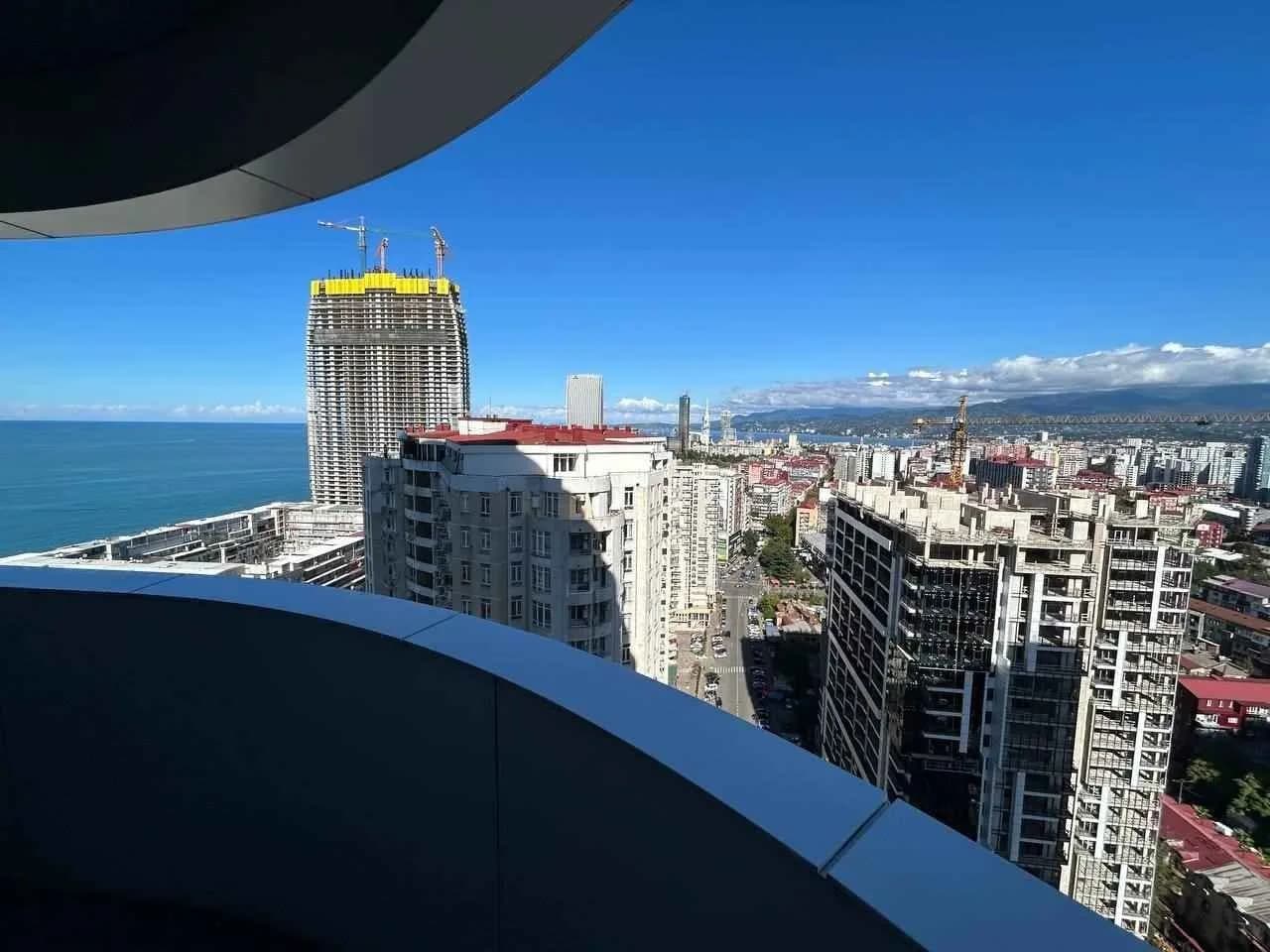 Квартира 1+1 в Батуми · Центр · 40 м² — Фото 1