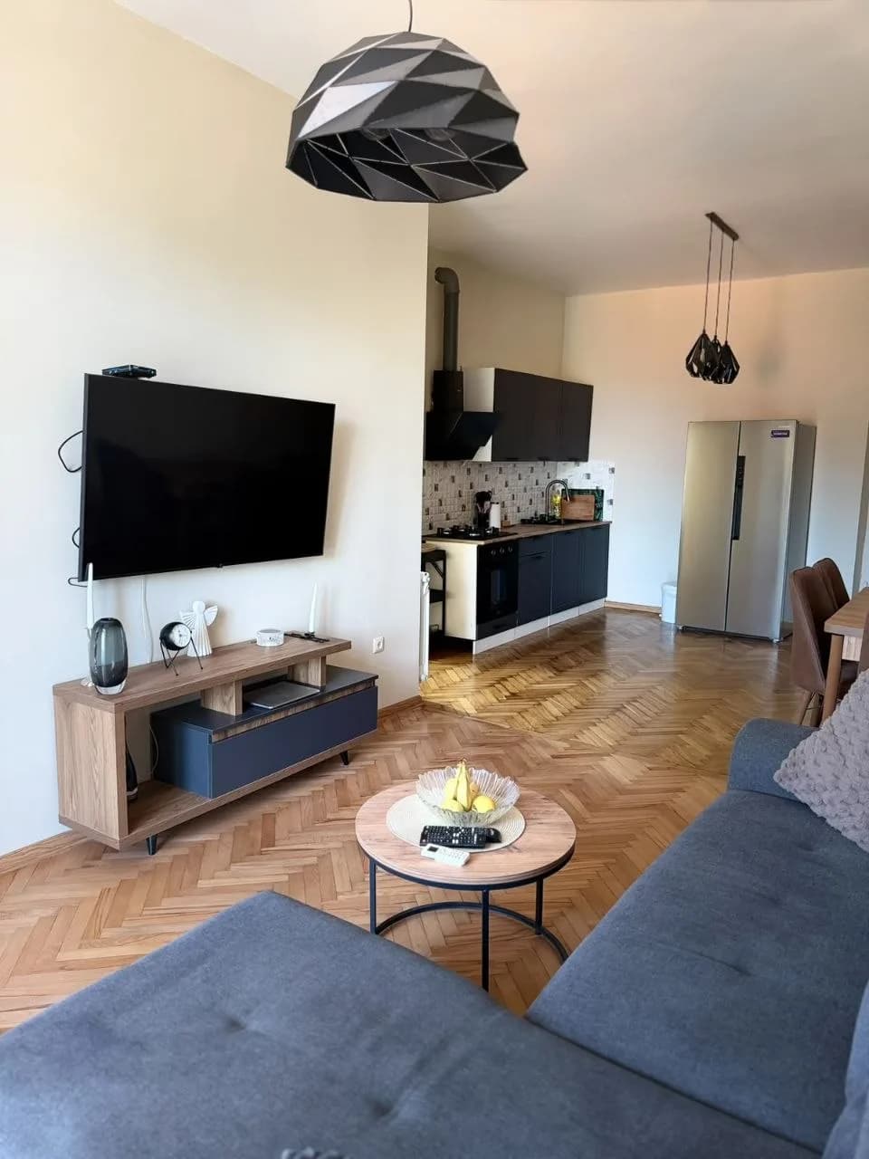Квартира 1+1 в Батуми · Центр · 60 м² — Фото 2