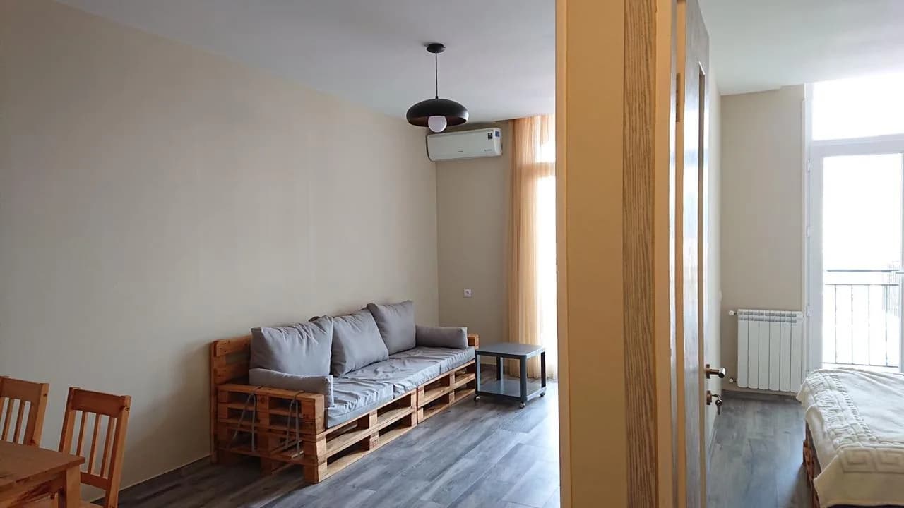 Квартира 1+1 в Батуми · Центр · 56 м² — Фото 2