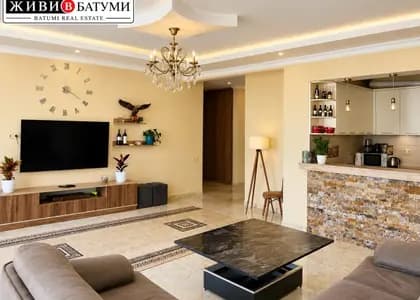 Квартира 2+1 в Батуми · Центр · 125 м²