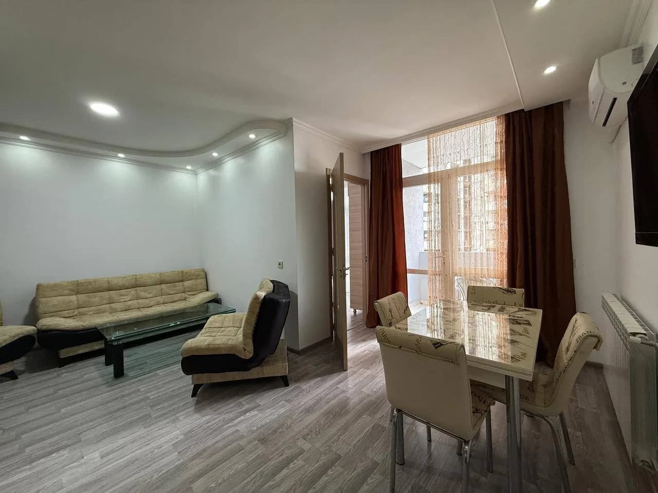 Квартира 1+1 в Батуми · Центр · 50 м² — Фото 1