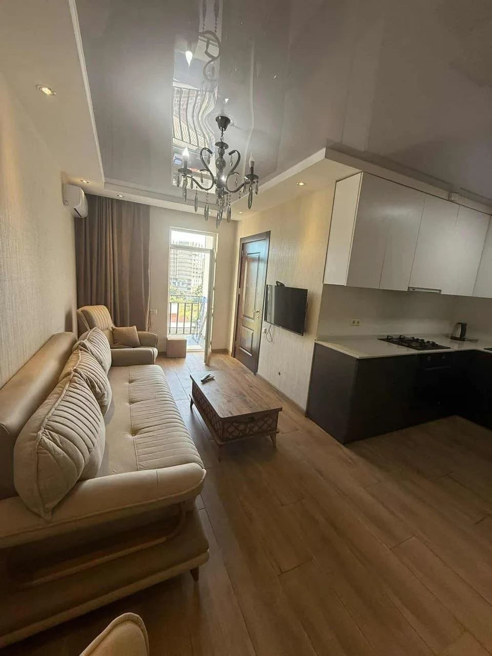 Квартира 1+1 в Батуми · Центр · 57 м² — Фото 1