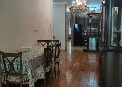 Квартира 3+1 в Батуми · Центр · 130 м²