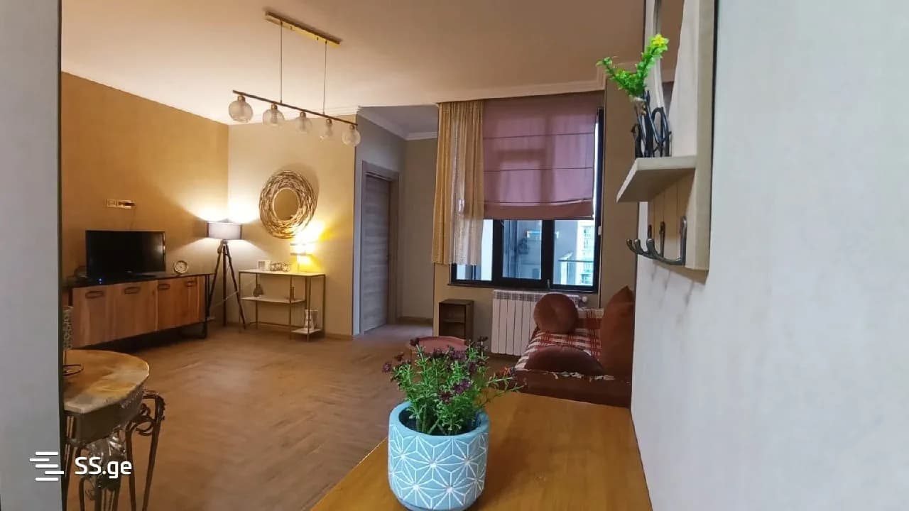 Квартира 2+1 в Батуми · Центр · 84 м² — Фото 2