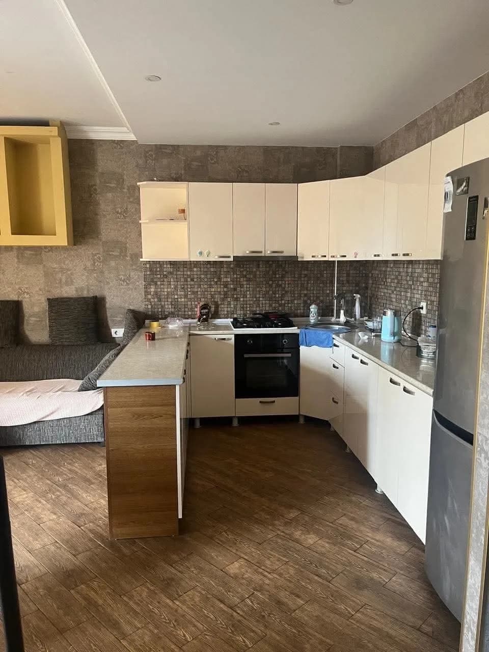 Квартира 1+1 в Батуми · Центр · 65 м² — Фото 1