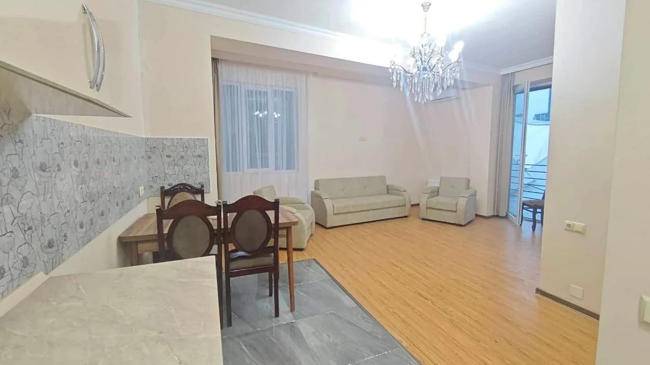 Квартира 2+1 в Батуми · Центр · 85 м² — Фото 1