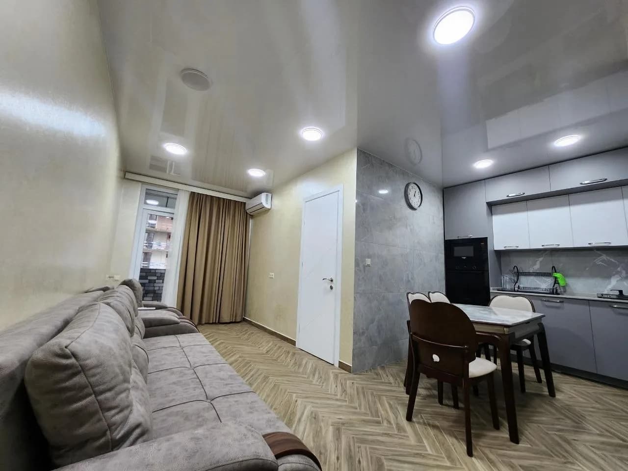 Квартира 1+1 в Батуми · Центр · 55 м² — Фото 1