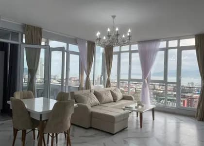 Квартира 2+1 в Батуми · Центр · 80 м²