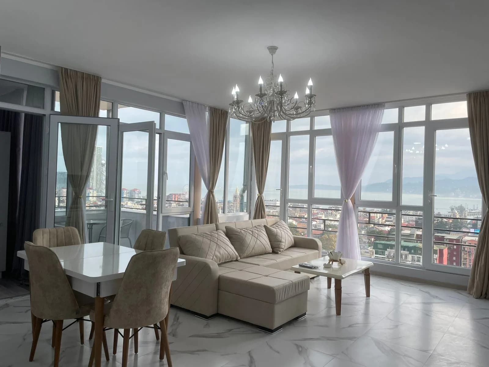 Квартира 2+1 в Батуми · Центр · 80 м² — Фото 1