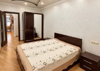 Квартира 2+1 в Батуми · Центр · 85 м²