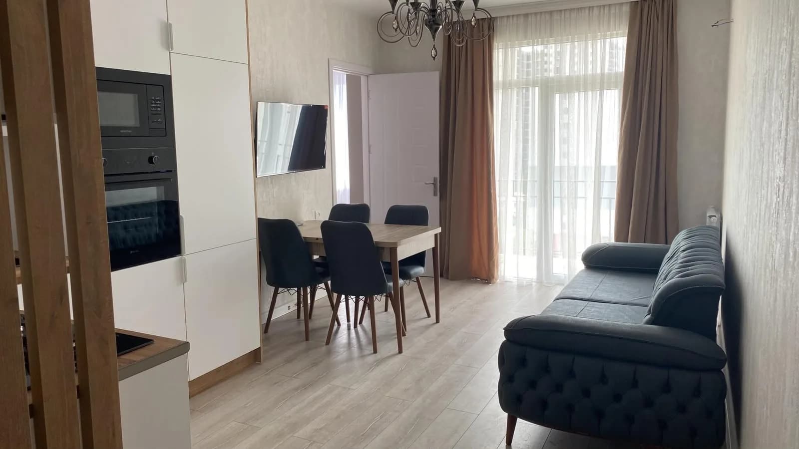 Квартира 1+1 в Батуми · Центр · 45 м² — Фото 1