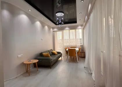 Квартира 2+1 в Батуми · Центр · 99 м²