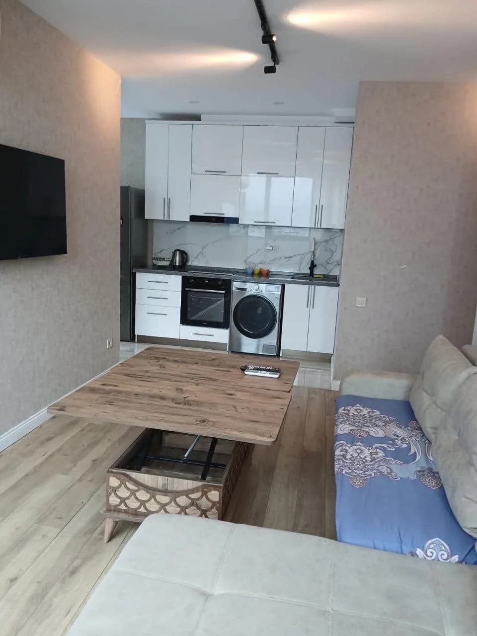 Квартира 2+1 в Батуми · Центр · 75 м² — Фото 1
