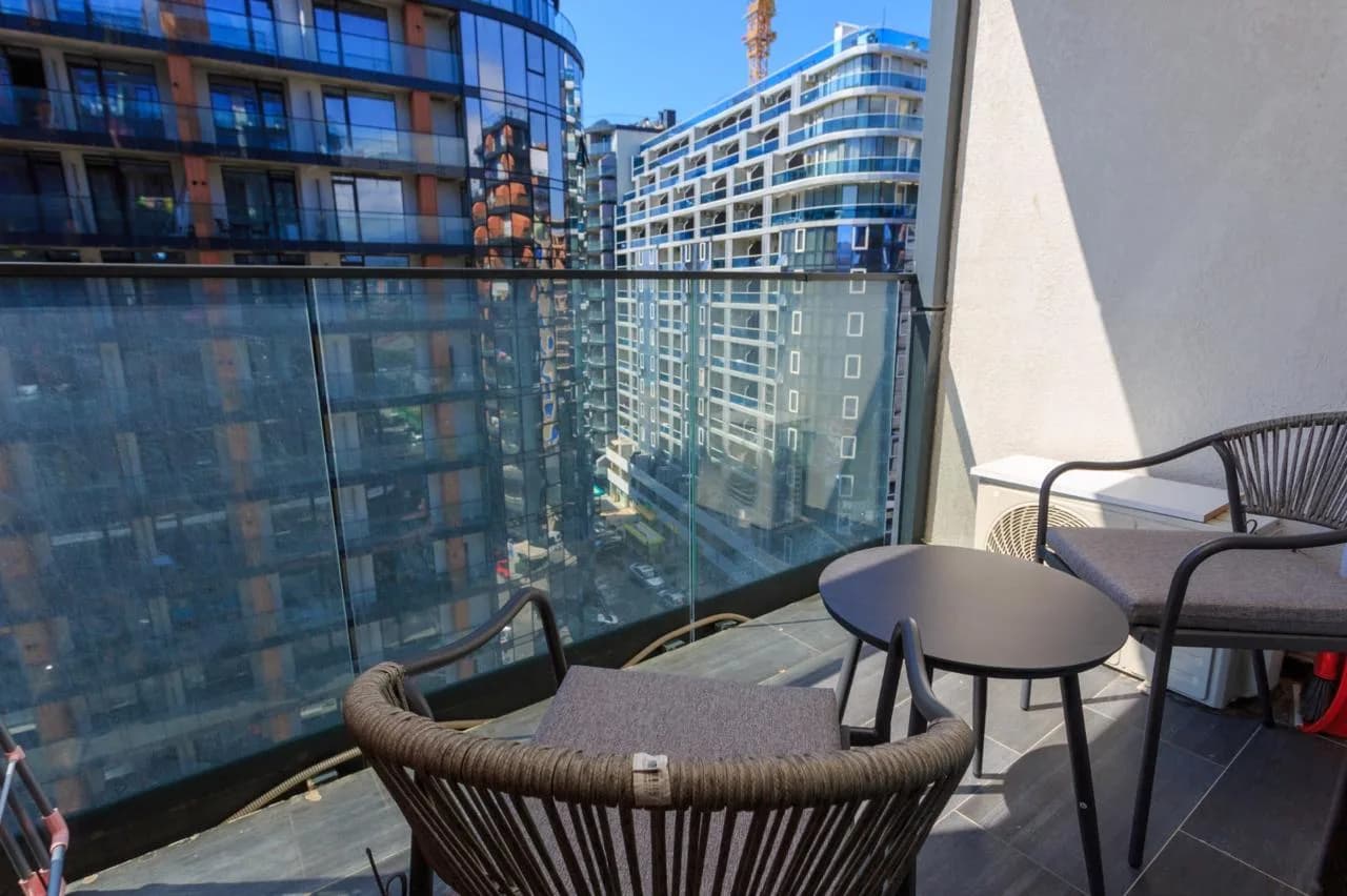 Квартира 1+1 в Батуми · Центр · 65 м² — Фото 8