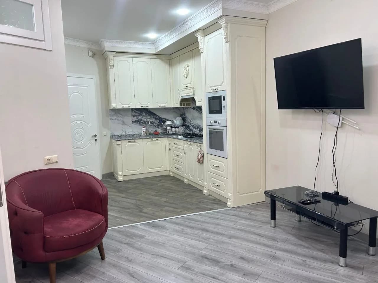 Квартира 1+1 в Батуми · 60 м² — Фото 2