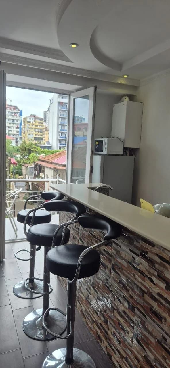 Квартира 1+1 в Батуми · Центр · 50 м² — Фото 1
